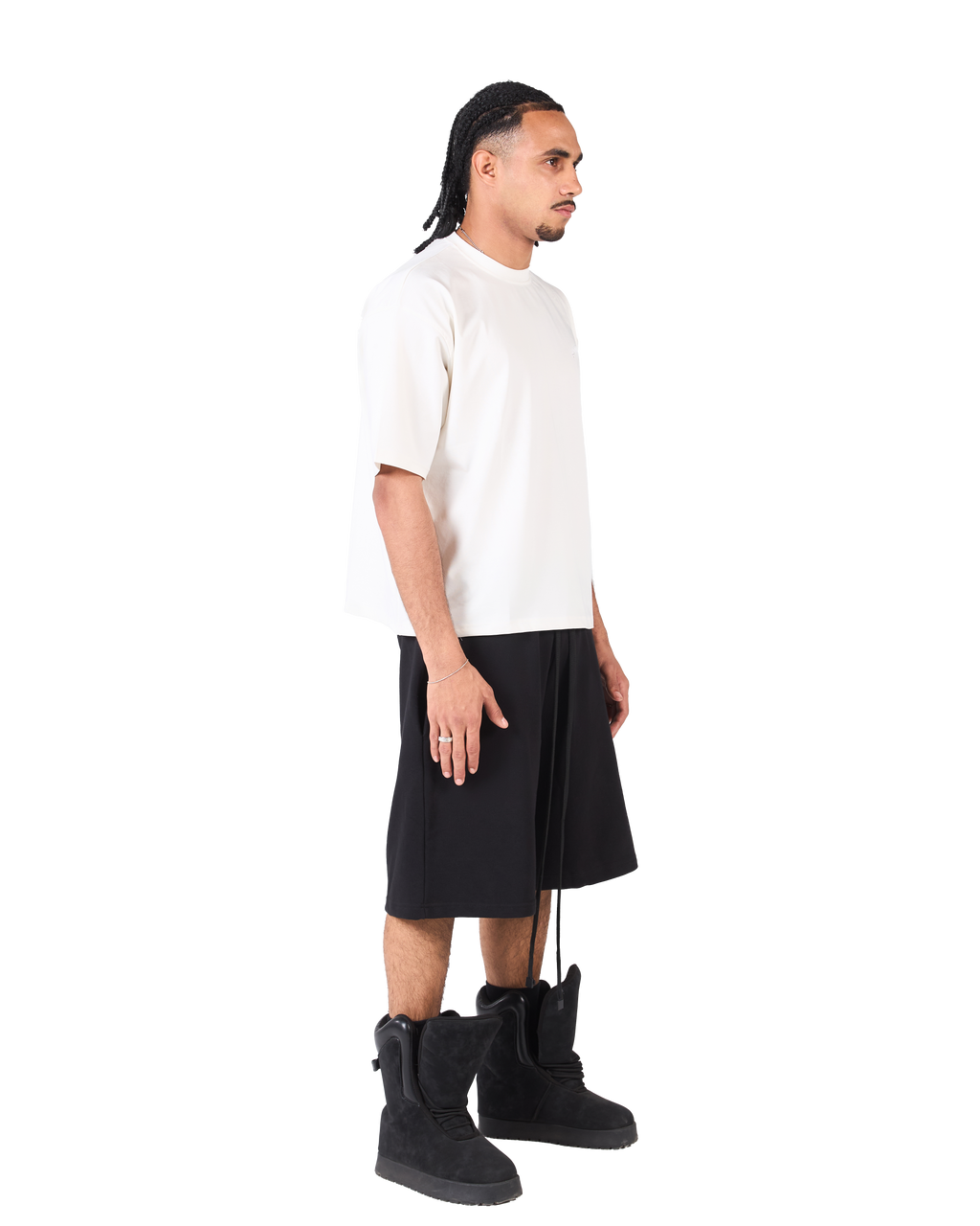 SEVENTSEVEN WHITE T-SHIRT X  BLACK SHORTS