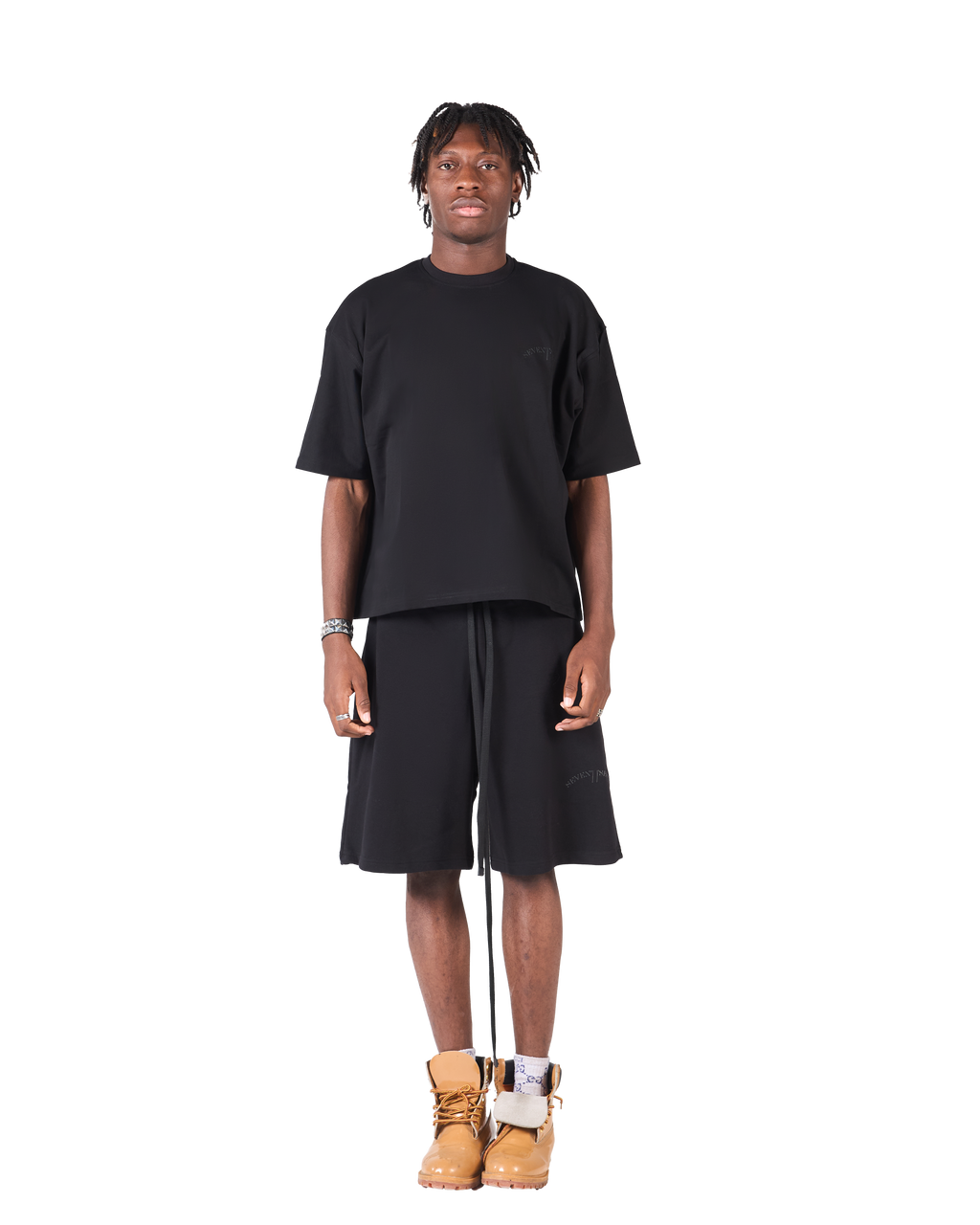 SEVENTSEVEN BLACK T-SHIRT X BLACK SHORT