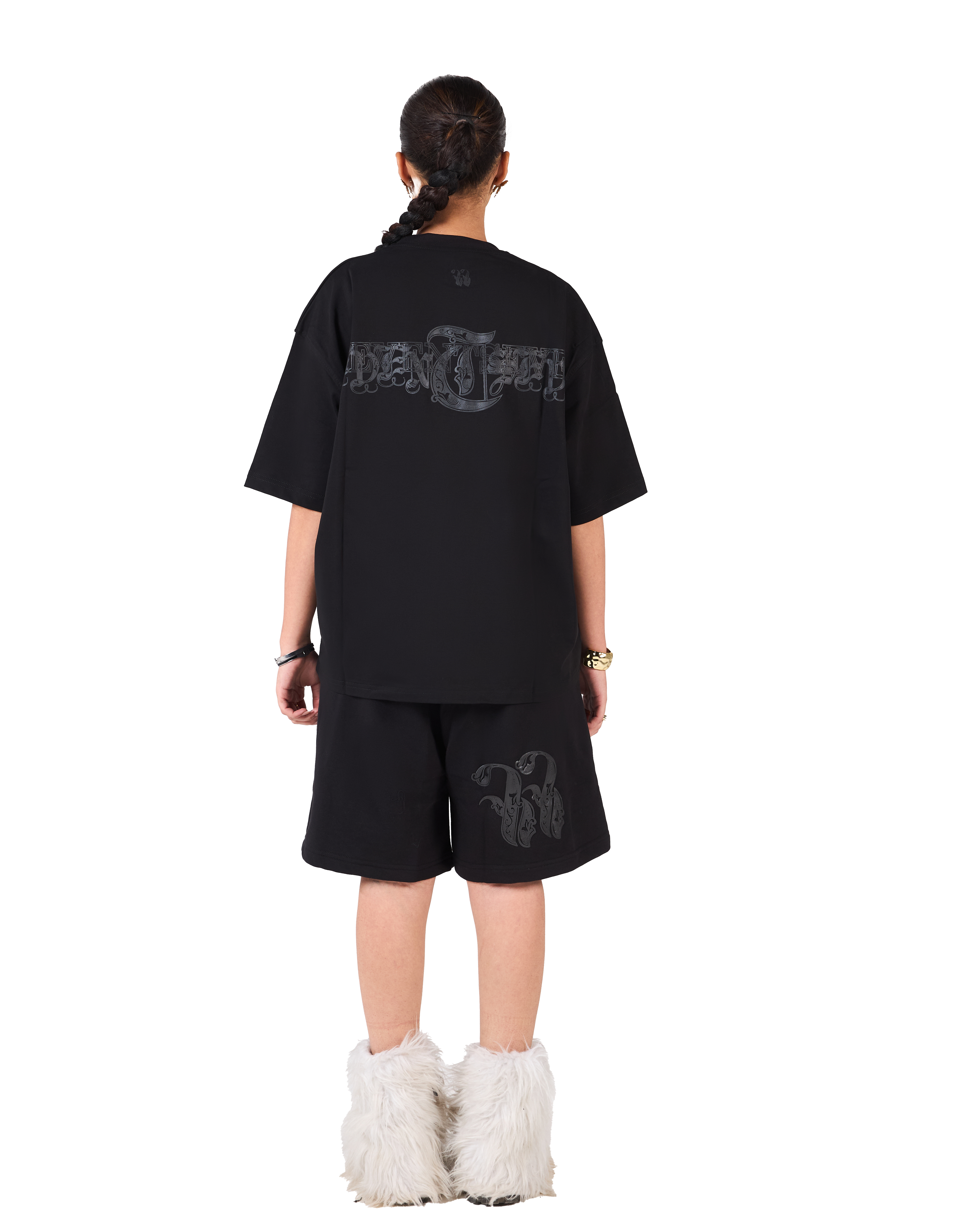 SEVENTSEVEN BLACK T-SHIRT X BLACK SHORT